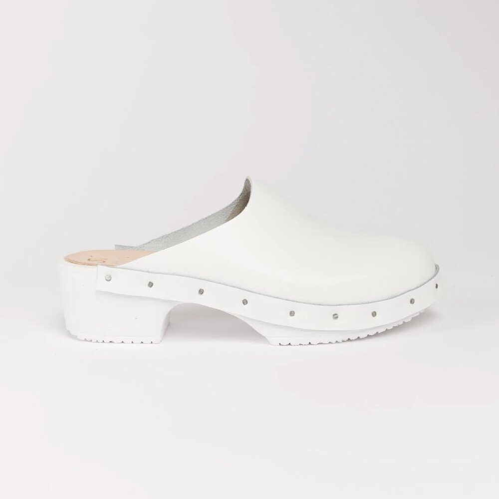 Santa Ventia Jill Clog in White (sz 38)